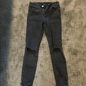 Black ripped skinny jeans